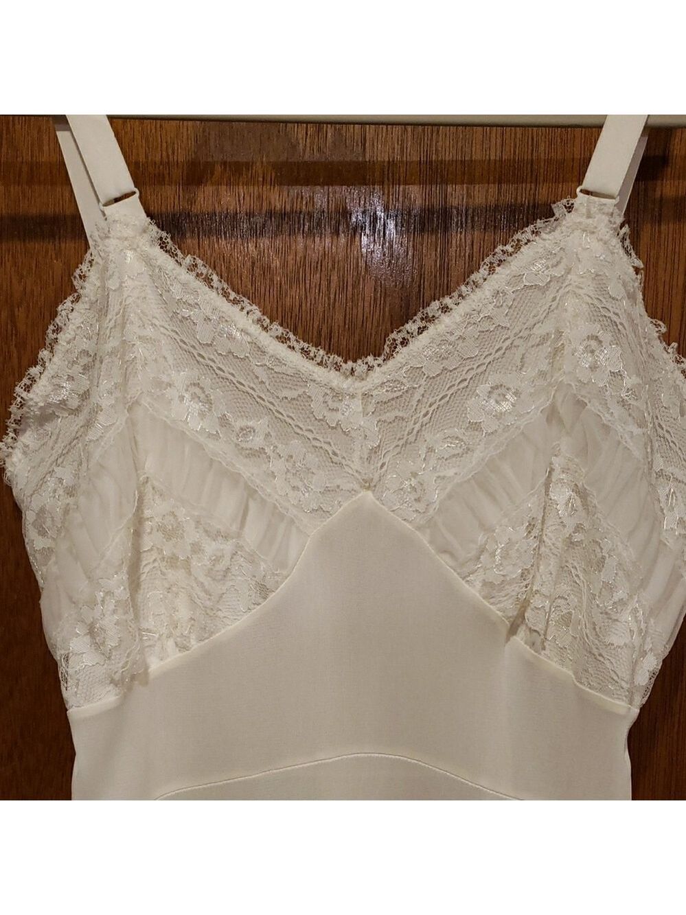 Elegant Vintage Cream/White Lace Slip - Picture 3 of 13